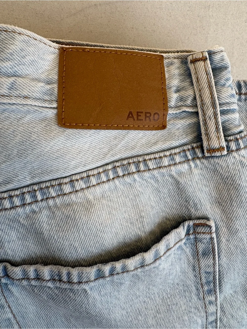 Aeropostale High-Rise Baggy Relaxed Straight Jeans Light Wash - 00 Regular